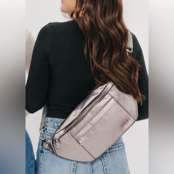 Pretty Simple Marley Metallic Oversized Bum Bag/Metallic Grey - Picture 3 of 12